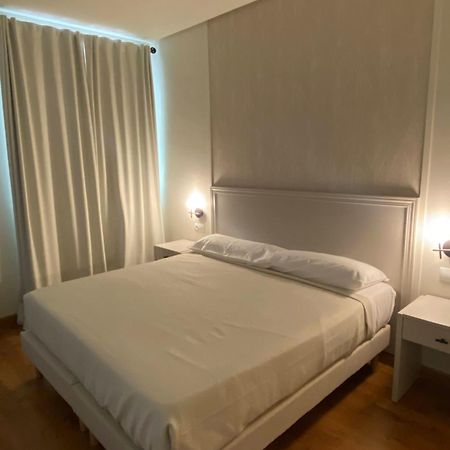 Hotel Santa Ana La Carlota Buitenkant foto