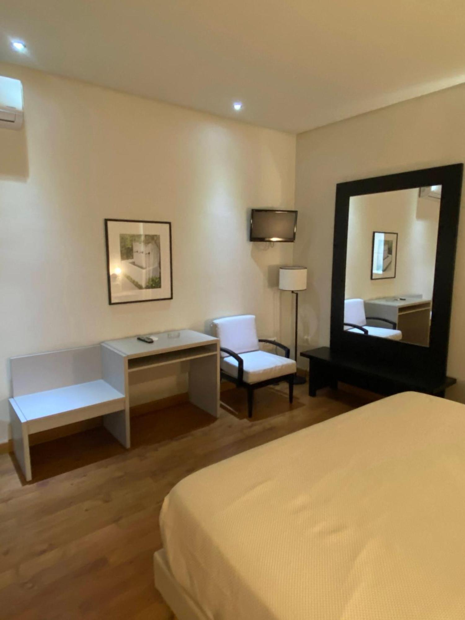 Hotel Santa Ana La Carlota Buitenkant foto
